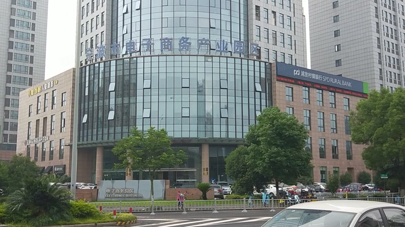 在选择办公室租赁时，企业主往往会面临一系列决策难题。本文将通过对比分析不同选项的优劣势，帮助您做出明智的选择。
